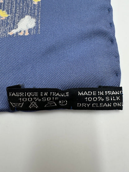 Hermès Pochette en Soie Stampa Canards Blu Navy – 40 cm - Etoilux