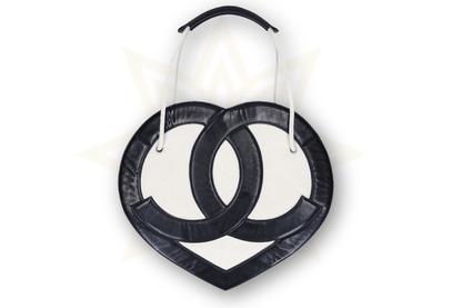 Chanel - BORSA A MANO CHANEL CUORE - CUORE IN FELTRO E PELLE LACCATA NERA - Etoilux