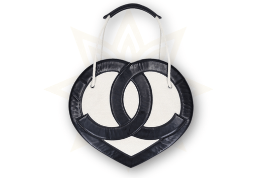 Chanel - BORSA A MANO CHANEL CUORE - CUORE IN FELTRO E PELLE LACCATA NERA - Etoilux