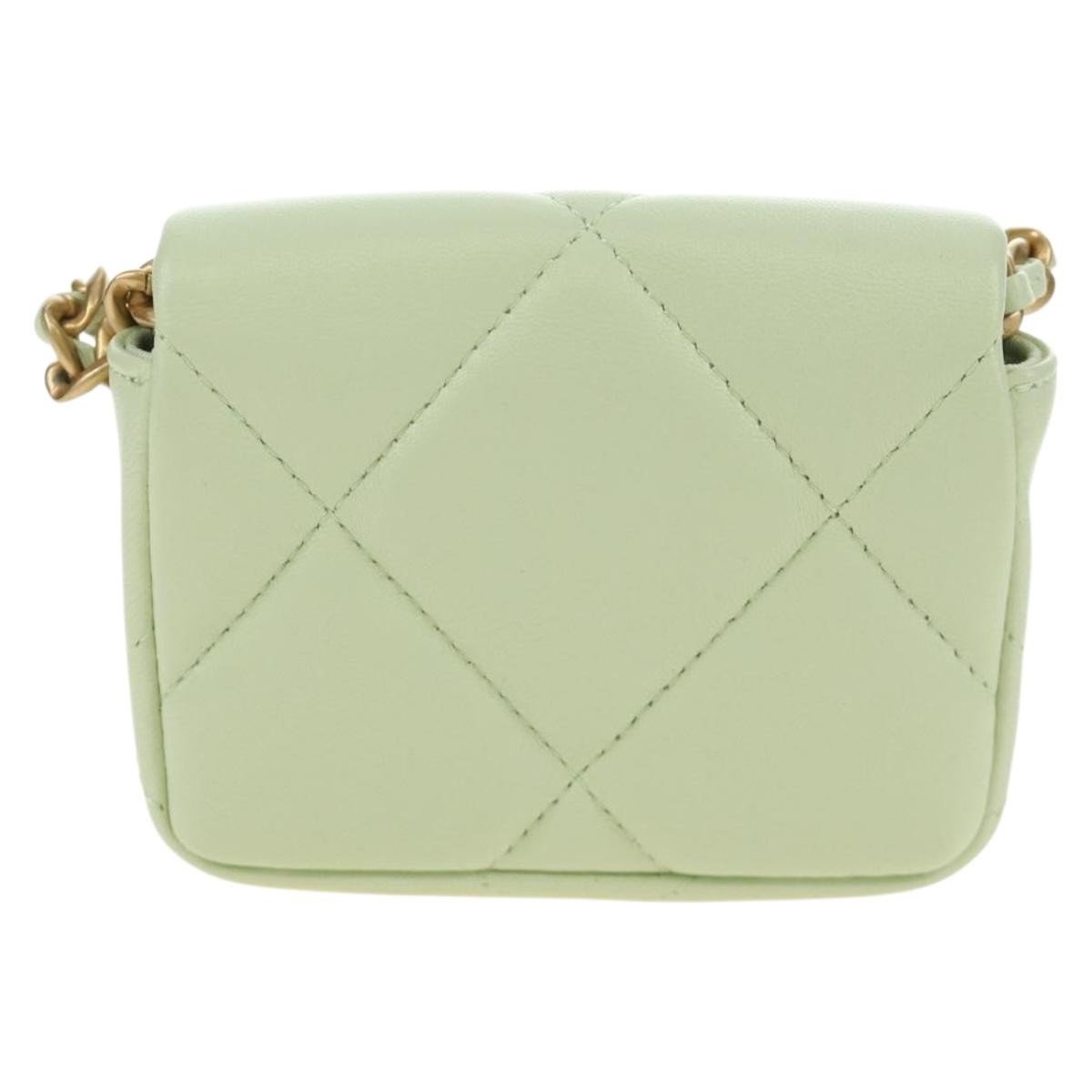 Chanel 19 Portamonete con Patta e Catena Pelle Agnello Verde Menta 2021 – 10 cm - Etoilux