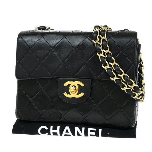 Chanel Vintage Mini Classic Flap Agnello Nero Hardware Oro – 17 cm - Etoilux