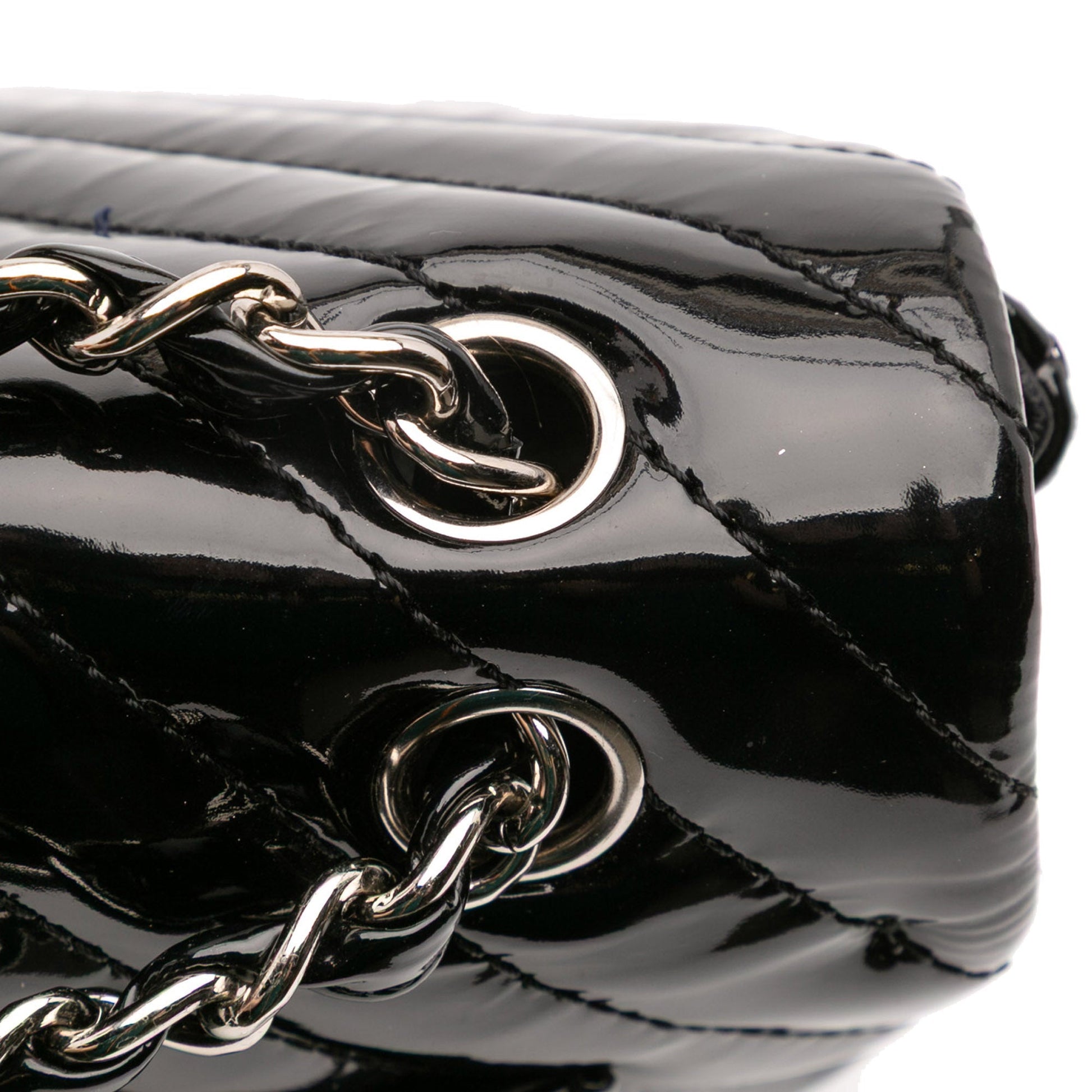 Chanel – Maxi Classic Chevron Patent Single Flap in pelle verniciata nera - Etoilux
