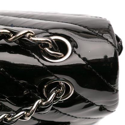 Chanel – Maxi Classic Chevron Patent Single Flap in pelle verniciata nera - Etoilux