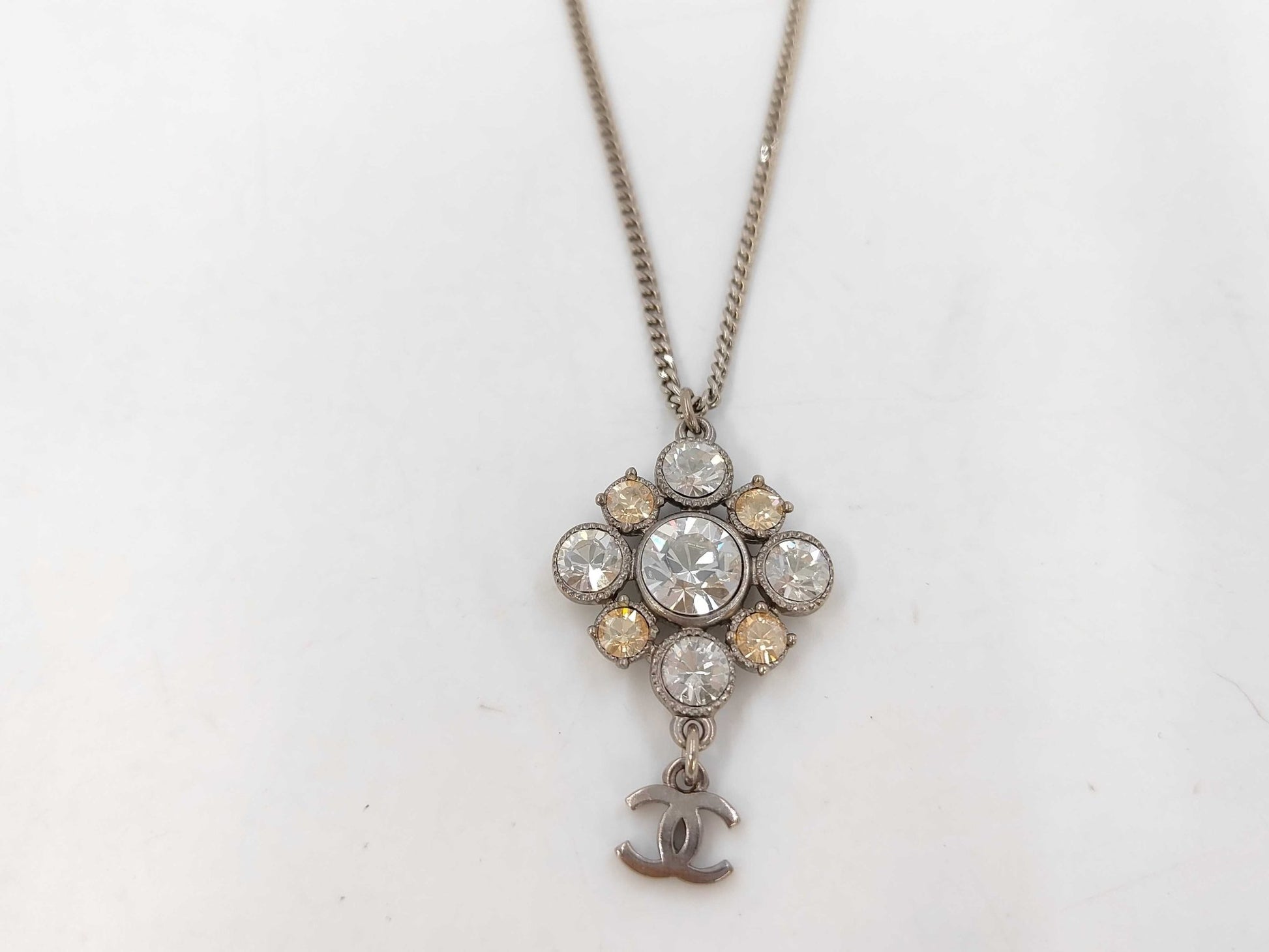 Chanel Collana Pendente Cristalli CC Argento | Pre-owned Nuova | Etoilux