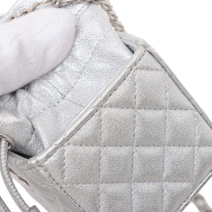 Chanel Mini Bucket Bag in Pelle Caviar Argento – 2021 - Etoilux