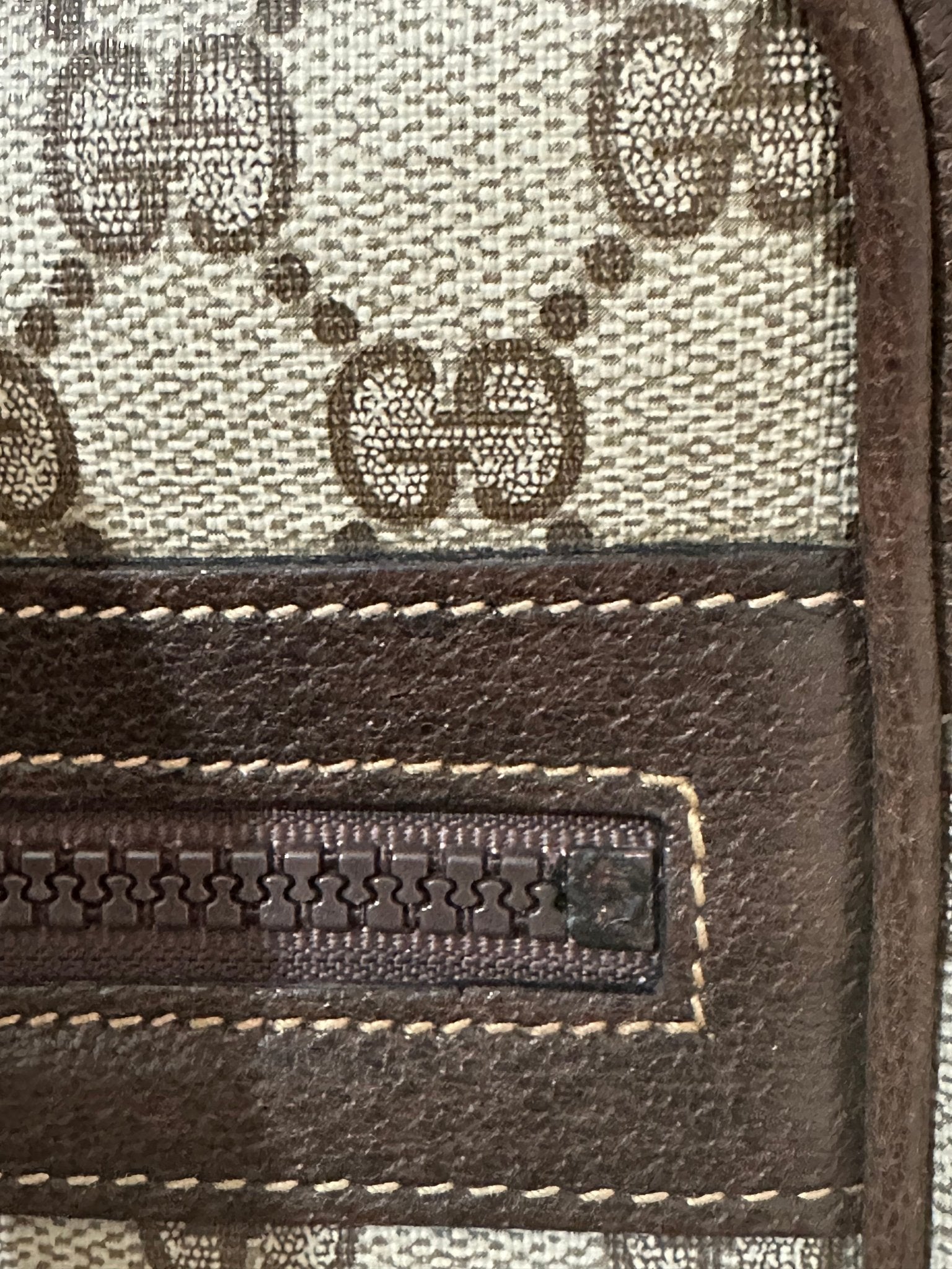 Gucci Accessory Collection Camera Bag GG Supreme Web – Tela e Pelle Marrone, anni '80 – 23 cm - Etoilux