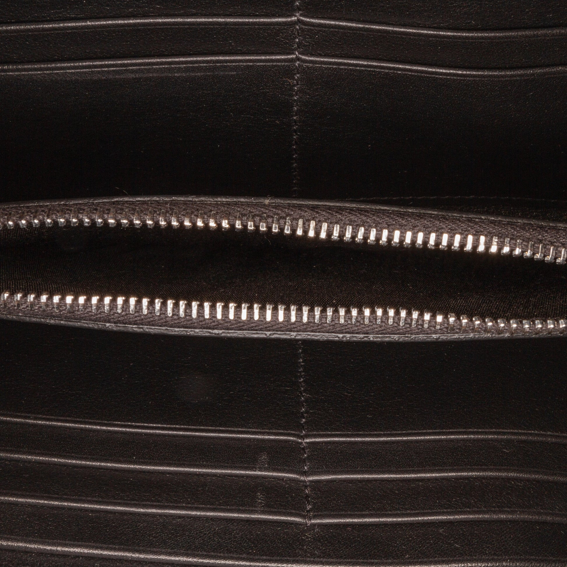 Valentino Garavani – Portafoglio Lungo in Pelle con Dettaglio “ALWAYS” Borchiato - Etoilux