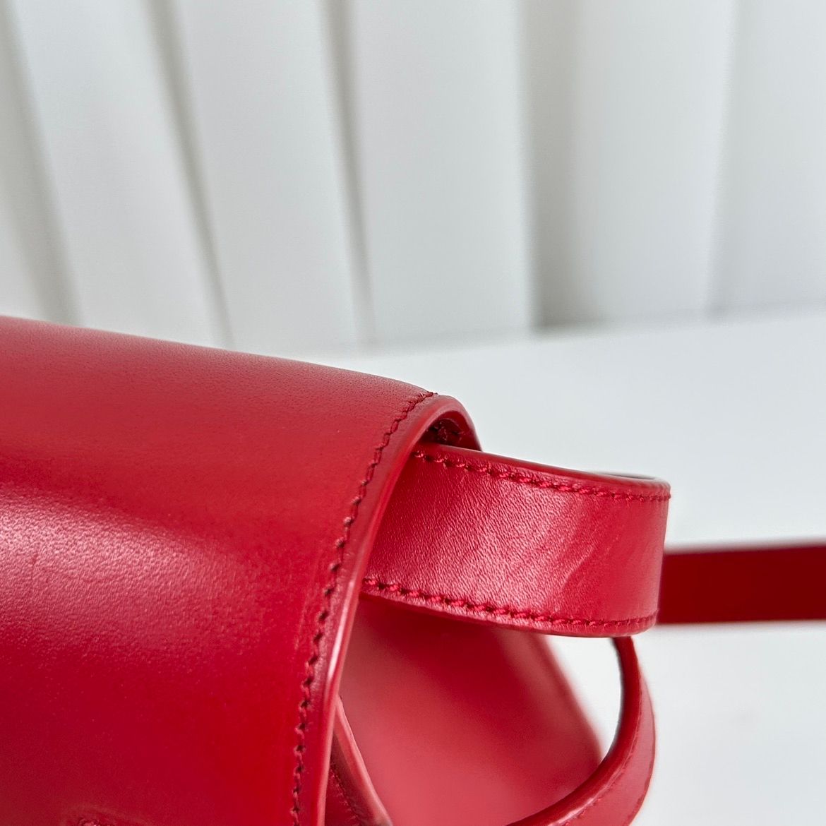 Saint Laurent Paris – Manhattan Shoulder Bag in Smooth Leather Rosso - Etoilux
