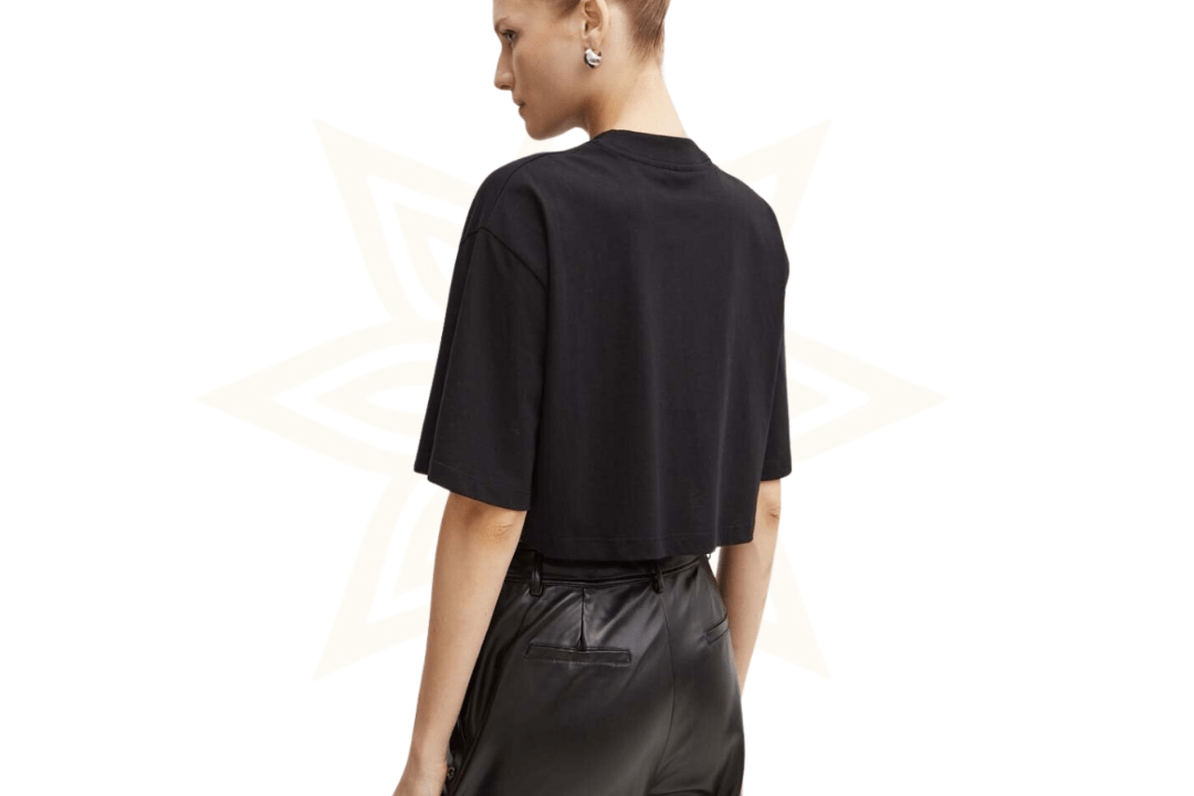 T-shirt Pinko cropped con logo tono su tono – Nuova da boutique - Etoilux