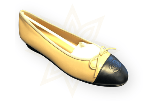Chanel – Ballerine in pelle beige e punta nera - Etoilux
