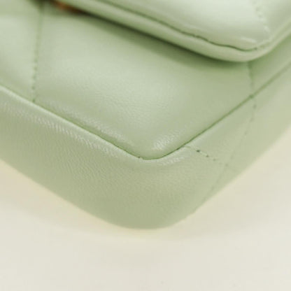 Chanel 19 Portamonete con Patta e Catena Pelle Agnello Verde Menta 2021 – 10 cm - Etoilux