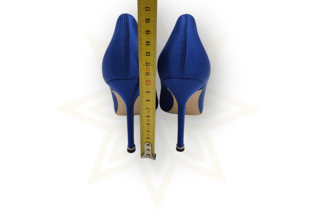 Manolo Blahnik – Hangisi Pumps in satin - Etoilux