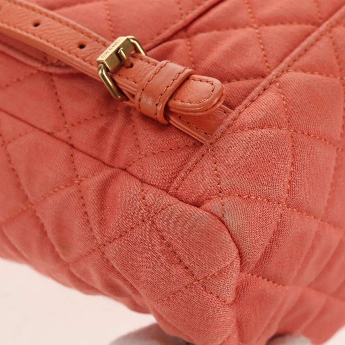 Chanel Zaino Denim Trapuntato Corallo Hardware Dorato – 20 cm - Etoilux