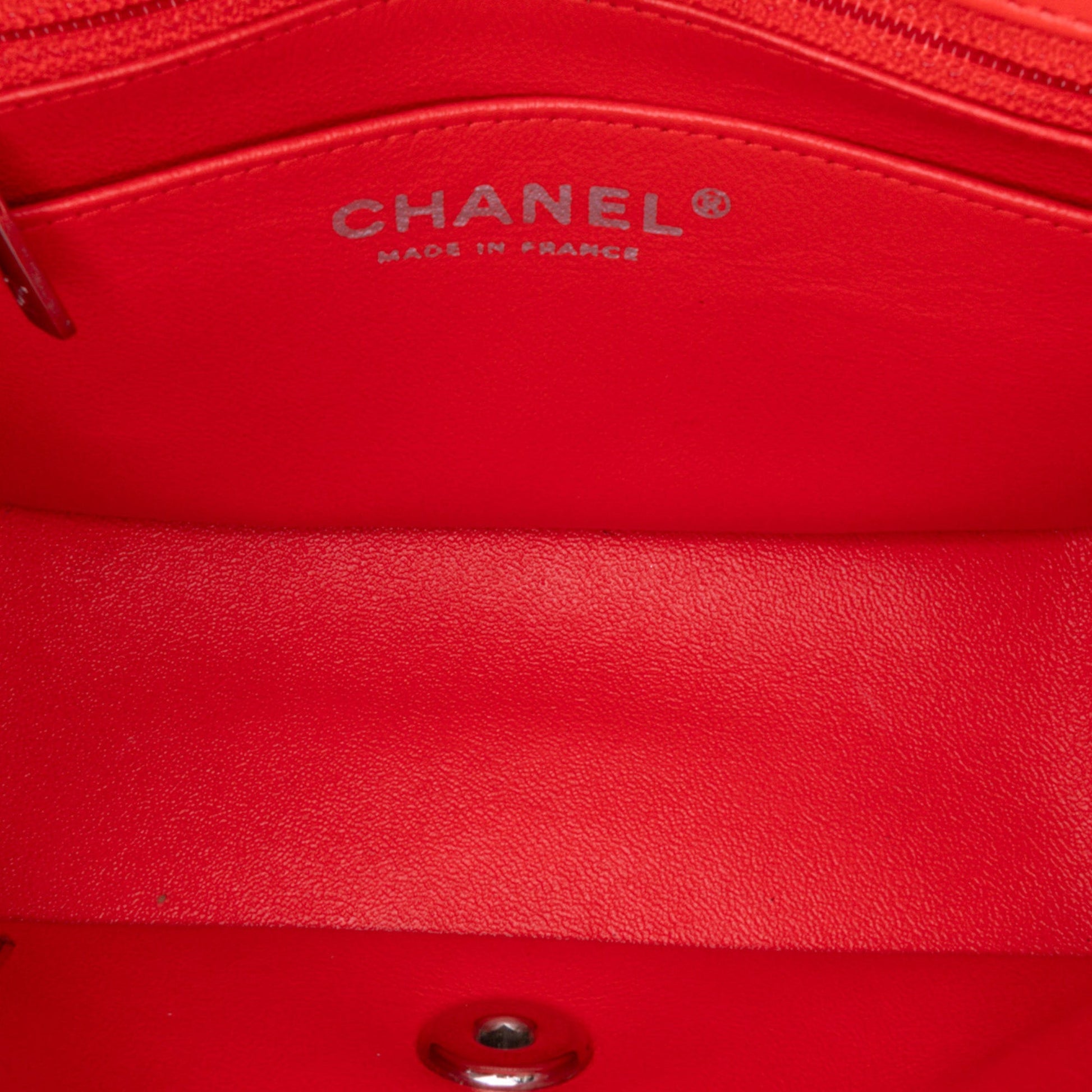 Chanel Classic Flap - Etoilux