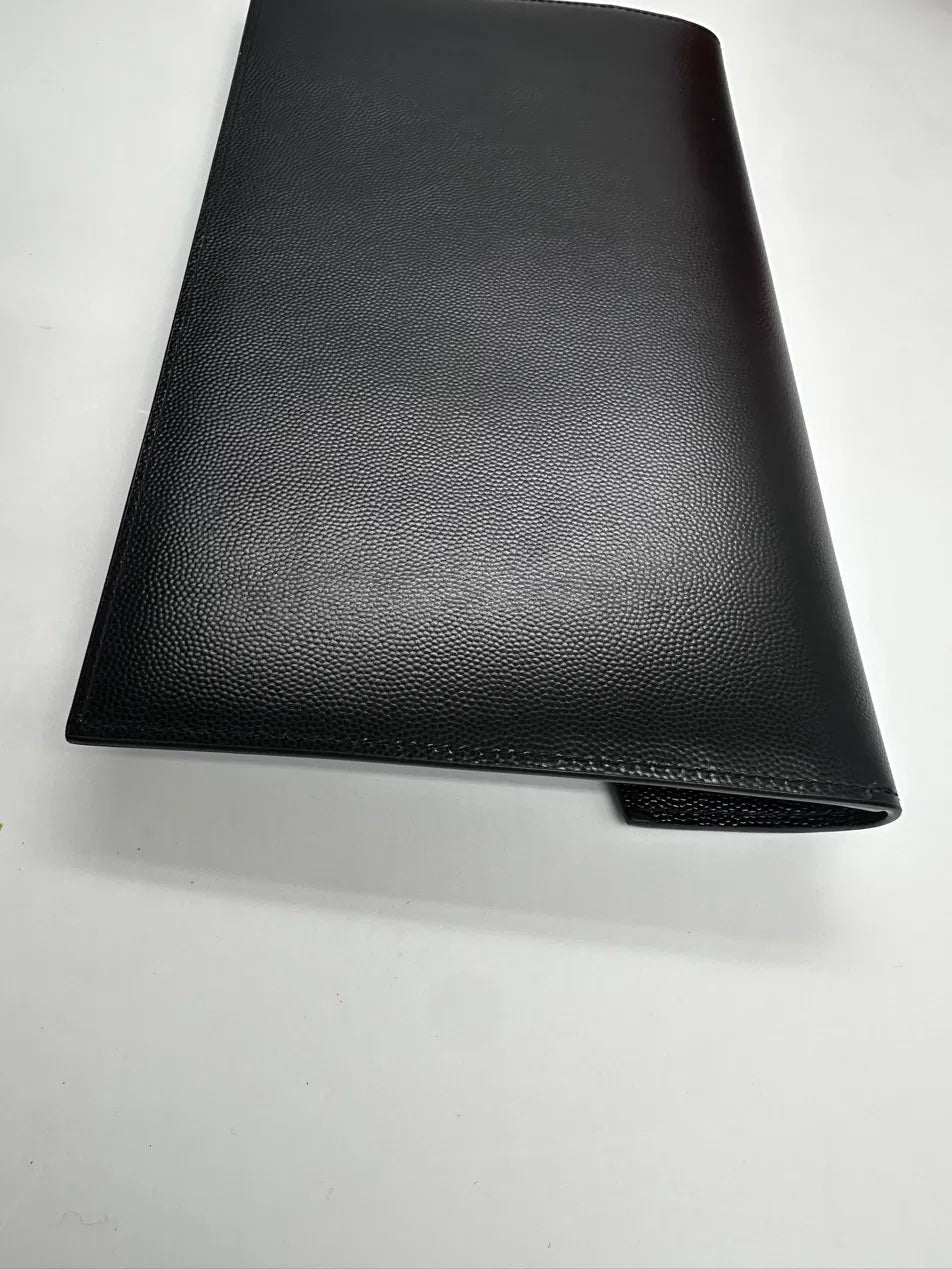 Saint Laurent Uptown Pouch Grain de Poudre Nera Hardware Oro – 27 cm - Etoilux