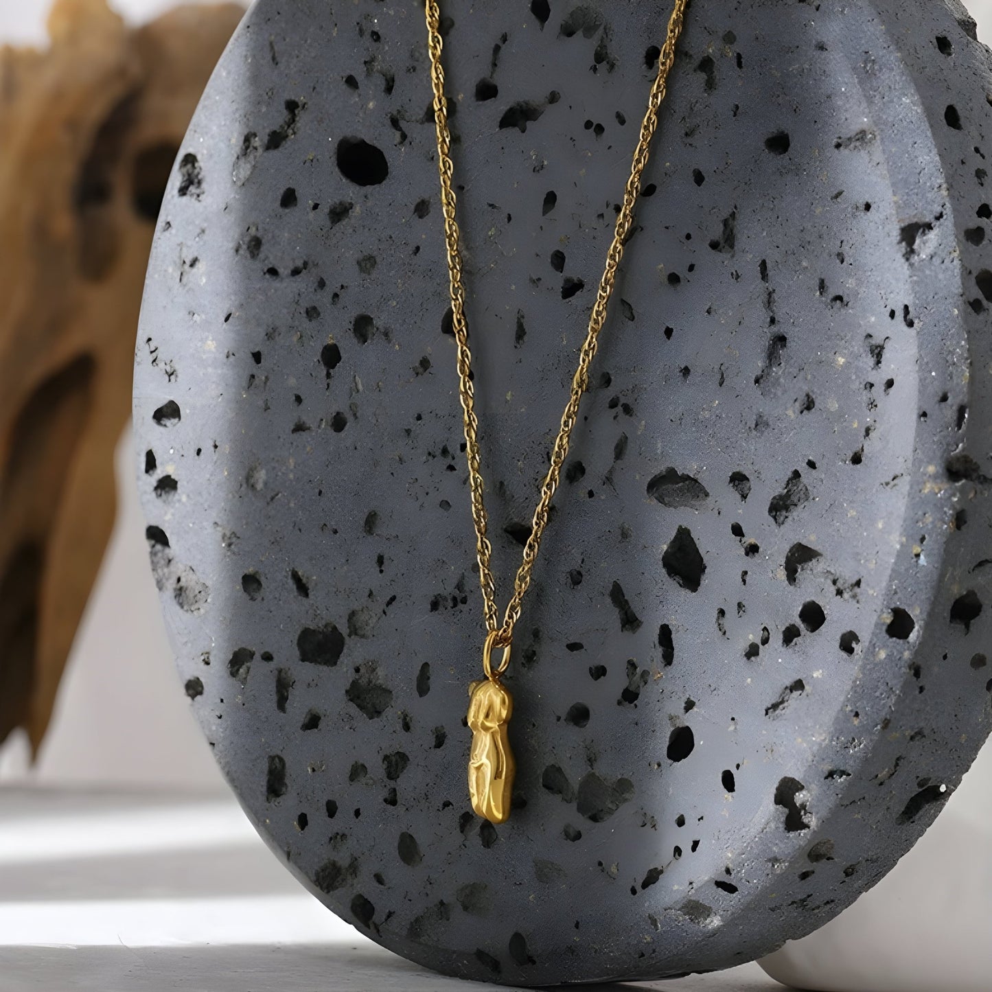BEHI MANNEQUIN NECKLACE - Etoilux