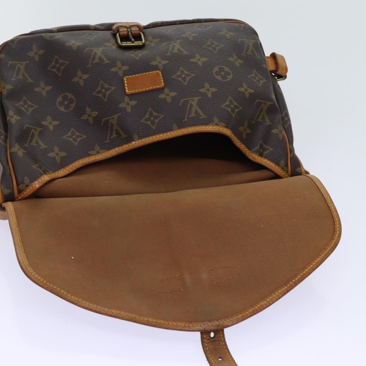 Louis Vuitton Saumur 28 – Monogram Canvas – Made in France - Etoilux