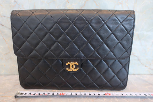 Chanel Matelassé Push Lock Chain Shoulder Bag Pelle di Agnello Nera – 25 cm - Etoilux