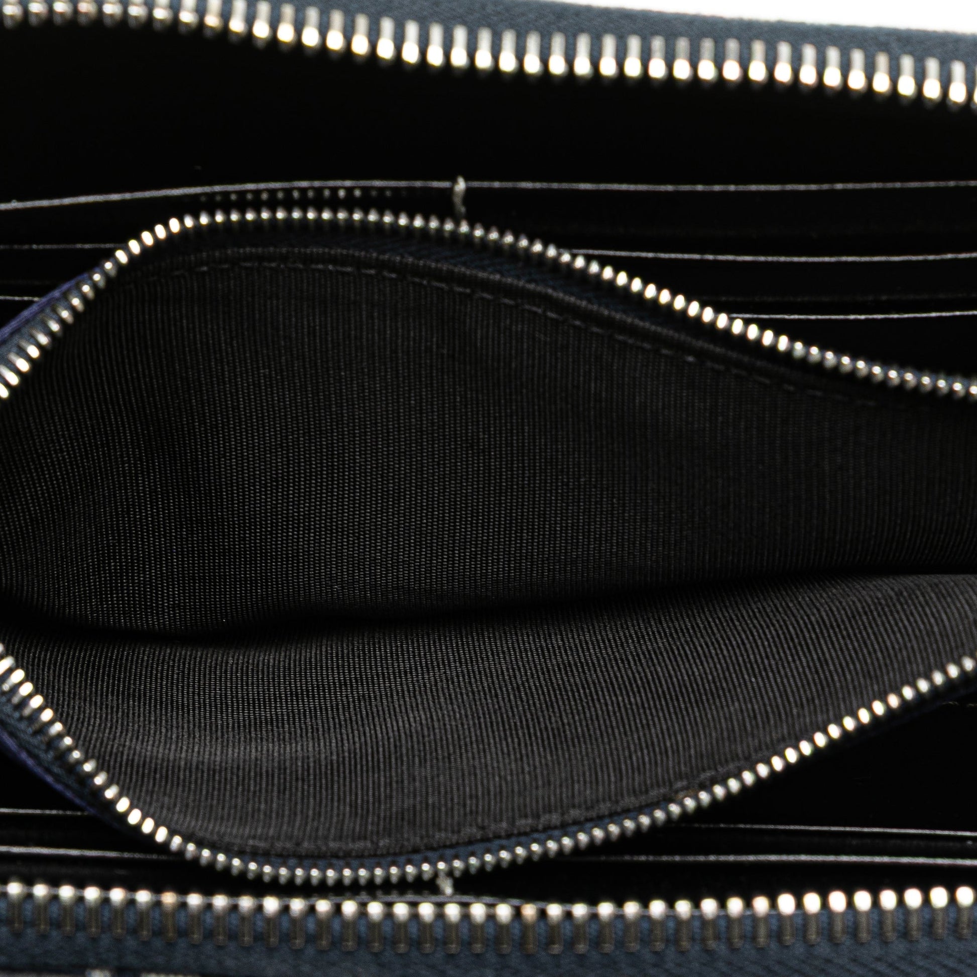 Fendi Portafoglio Zip - Around in Tela FF Zucca Blu – 2000s - Etoilux