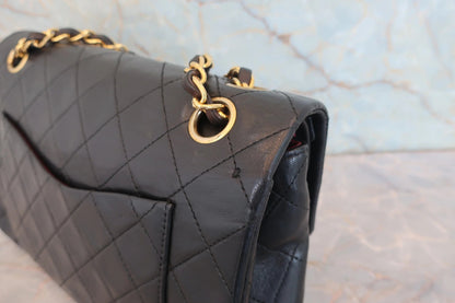 Chanel Timeless Classic Double Flap Small – Pelle di Agnello Nera / Oro – 23 cm - Etoilux