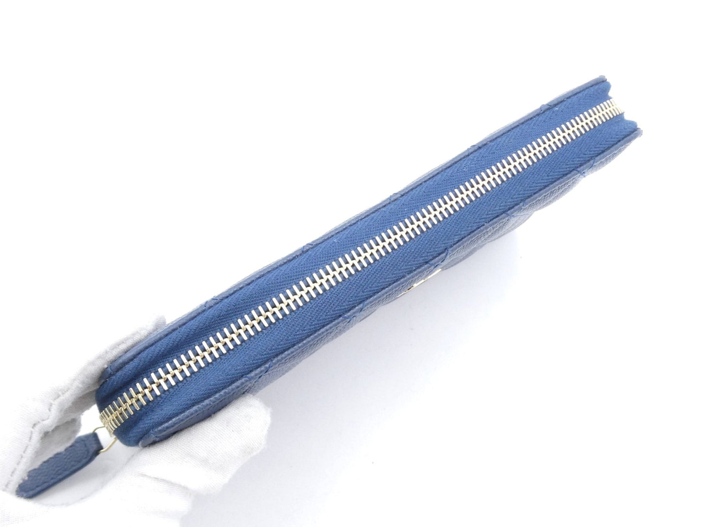 Chanel Portafoglio Matelassé Zippy Caviar Blu Navy – Hardware Oro – 19 cm - Etoilux