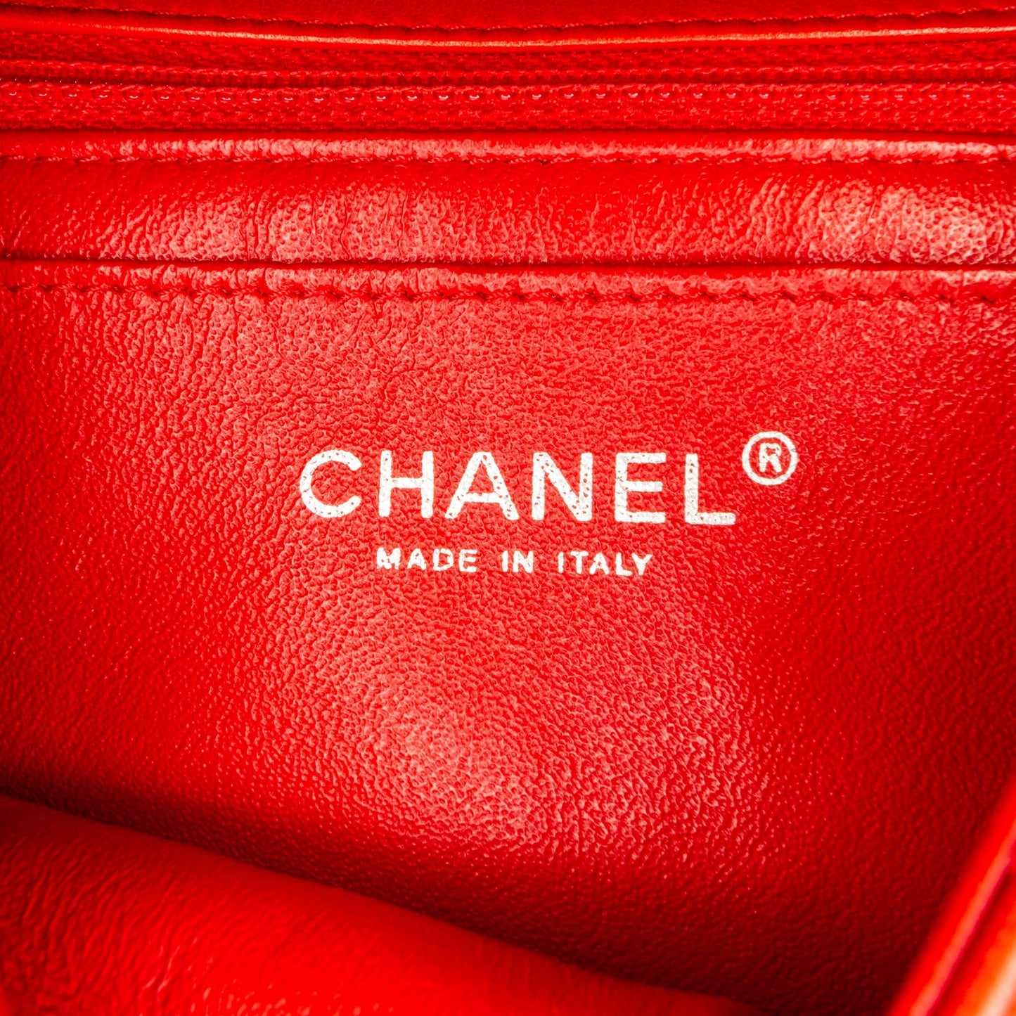 Chanel Mini Rettangolare Classica in Pelle di Agnello con Patta Singola - Etoilux