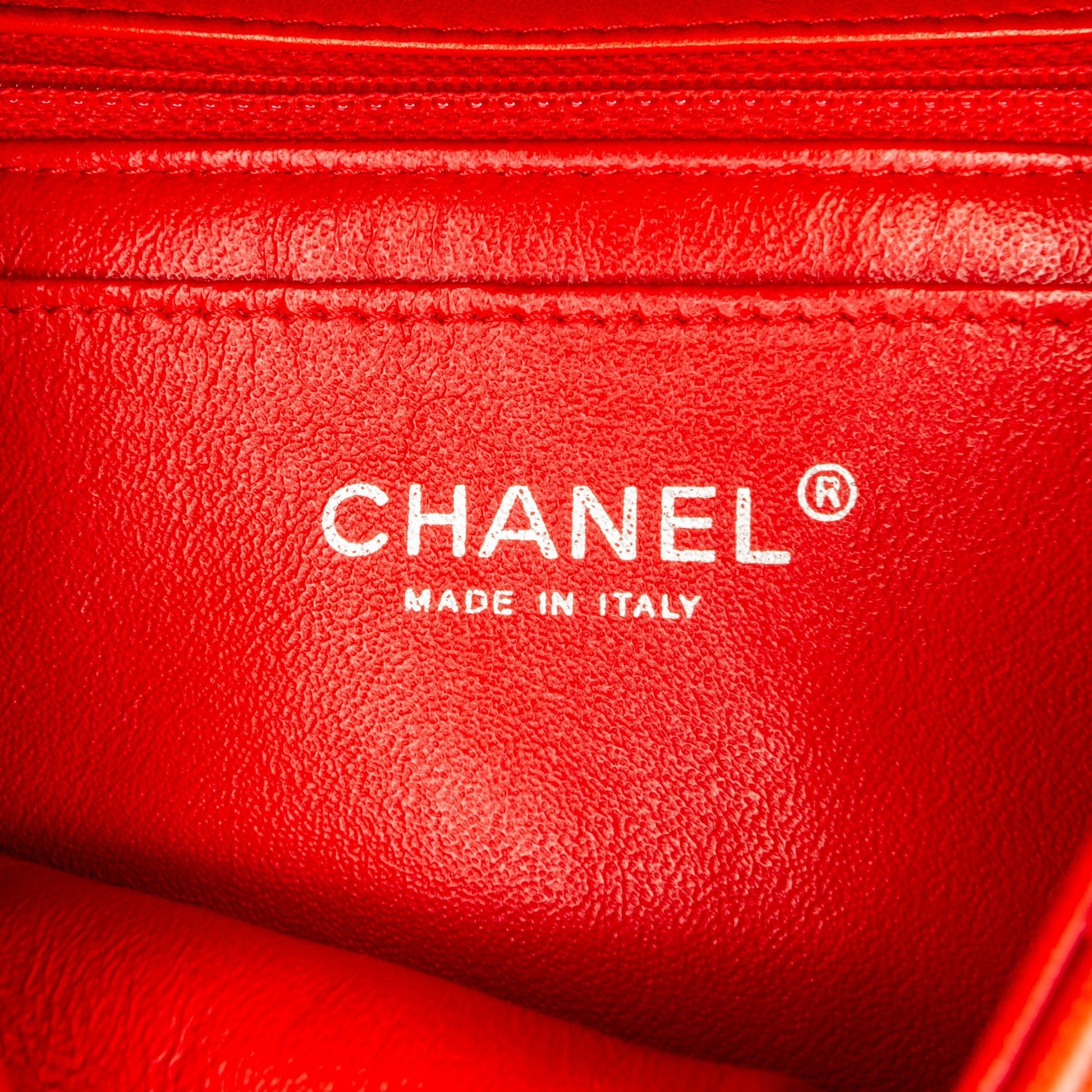 Chanel Mini Rettangolare Classica in Pelle di Agnello con Patta Singola - Etoilux