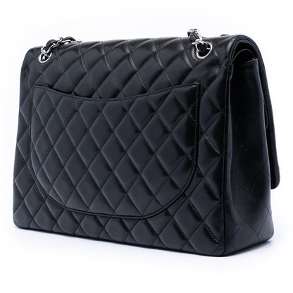 Chanel Classic Maxi Double Flap Lambskin Nera – Silver Hardware – 2012 – 33 cm - Etoilux
