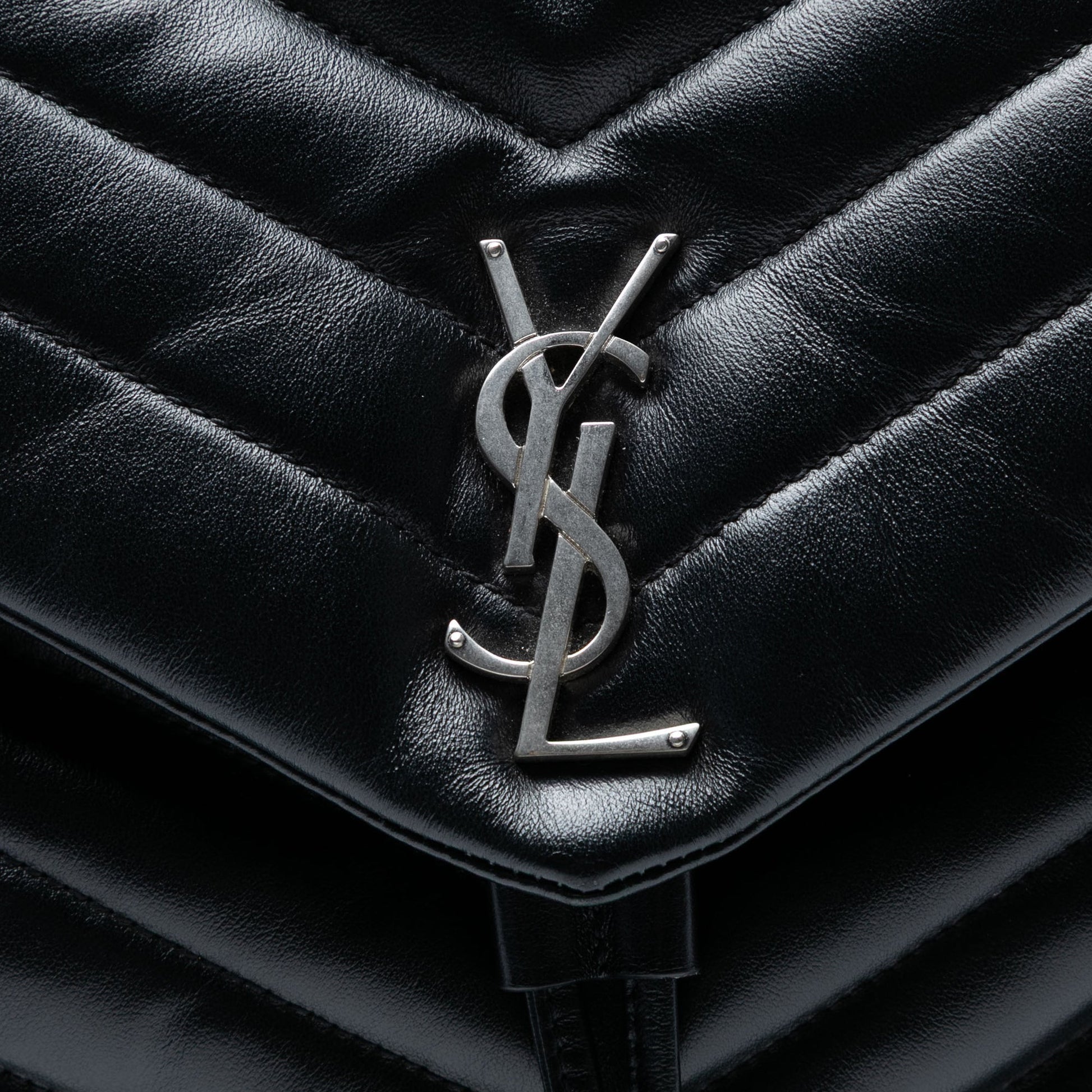 Saint Laurent – Zaino Loulou Medio in Pelle Matelassé con Monogramma (2017) - Etoilux