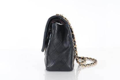 Chanel Classic Double Flap Medium Vintage Agnello Nero Hardware Dorato – 25 cm - Etoilux