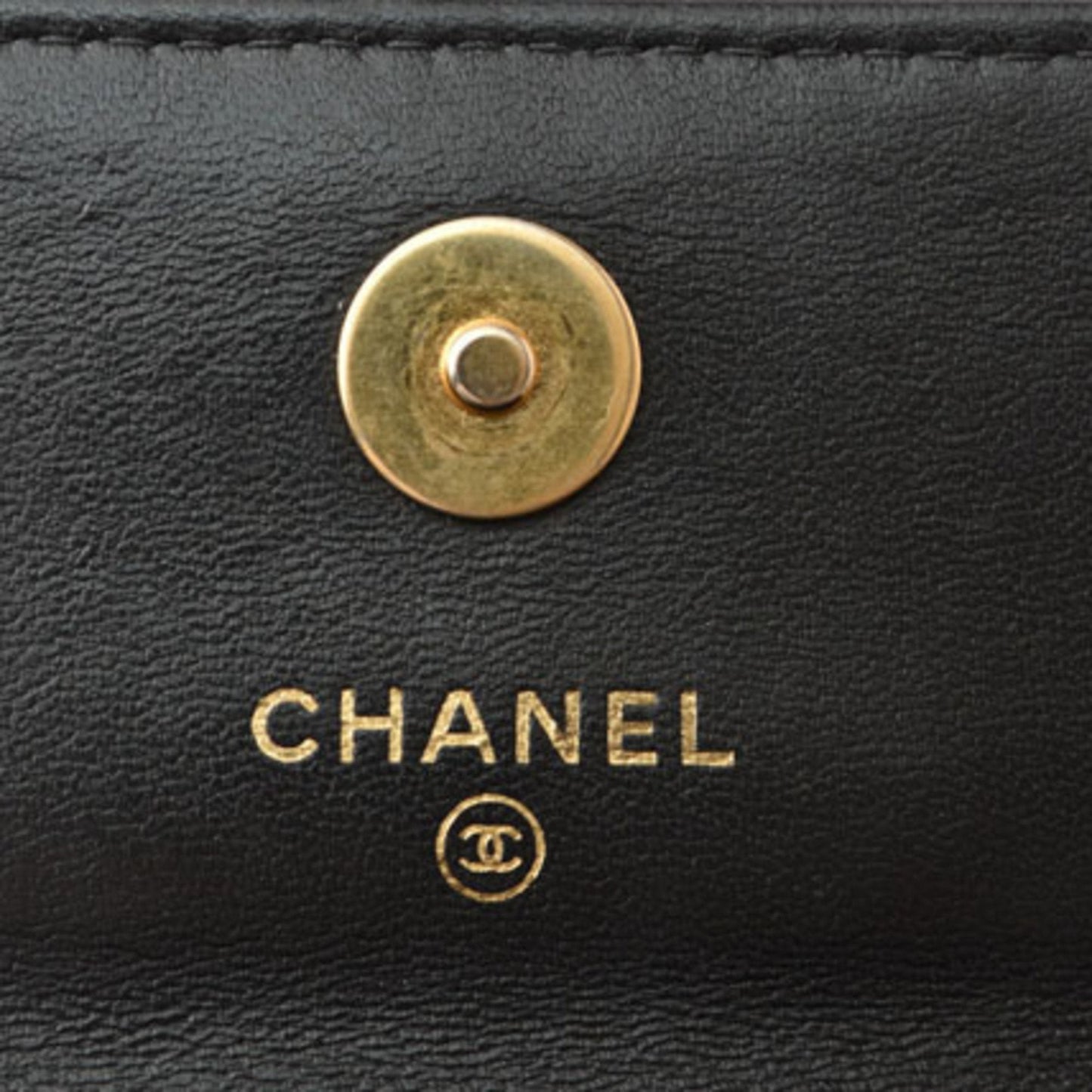 Chanel Wallet on Chain in pelle nera con catena dorata intrecciata – Ref. 31409975 - Etoilux