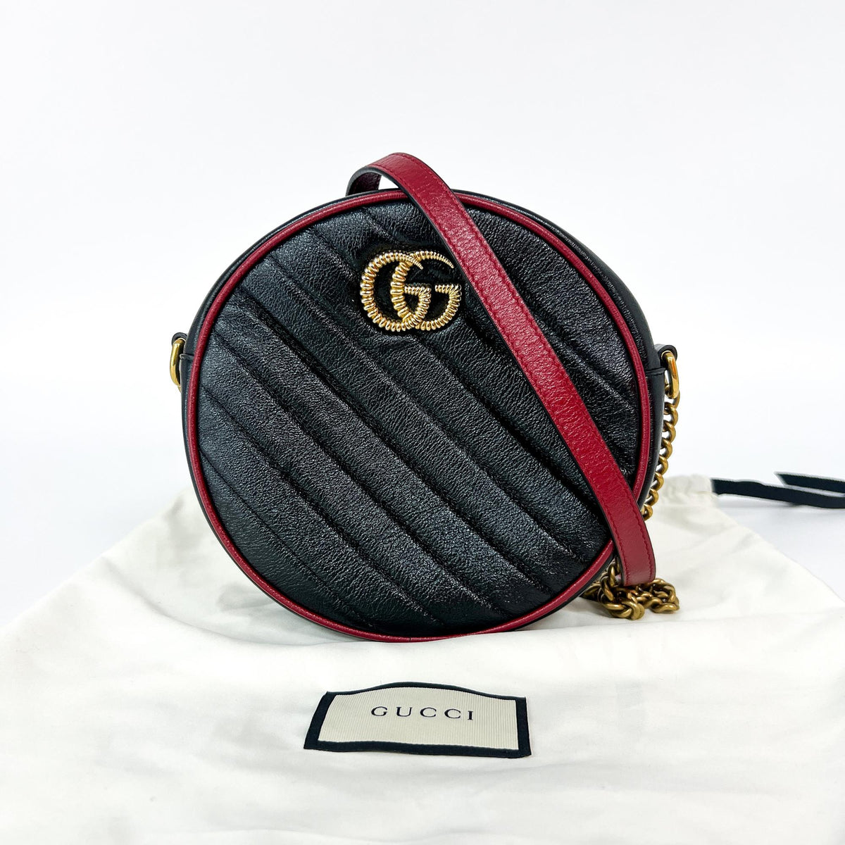 Gucci GG Marmont Mini Round – Pelle matelassé nera e rossa - Etoilux