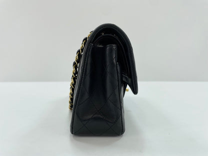 Chanel Borsa in Pelle Nera con Catena - Etoilux