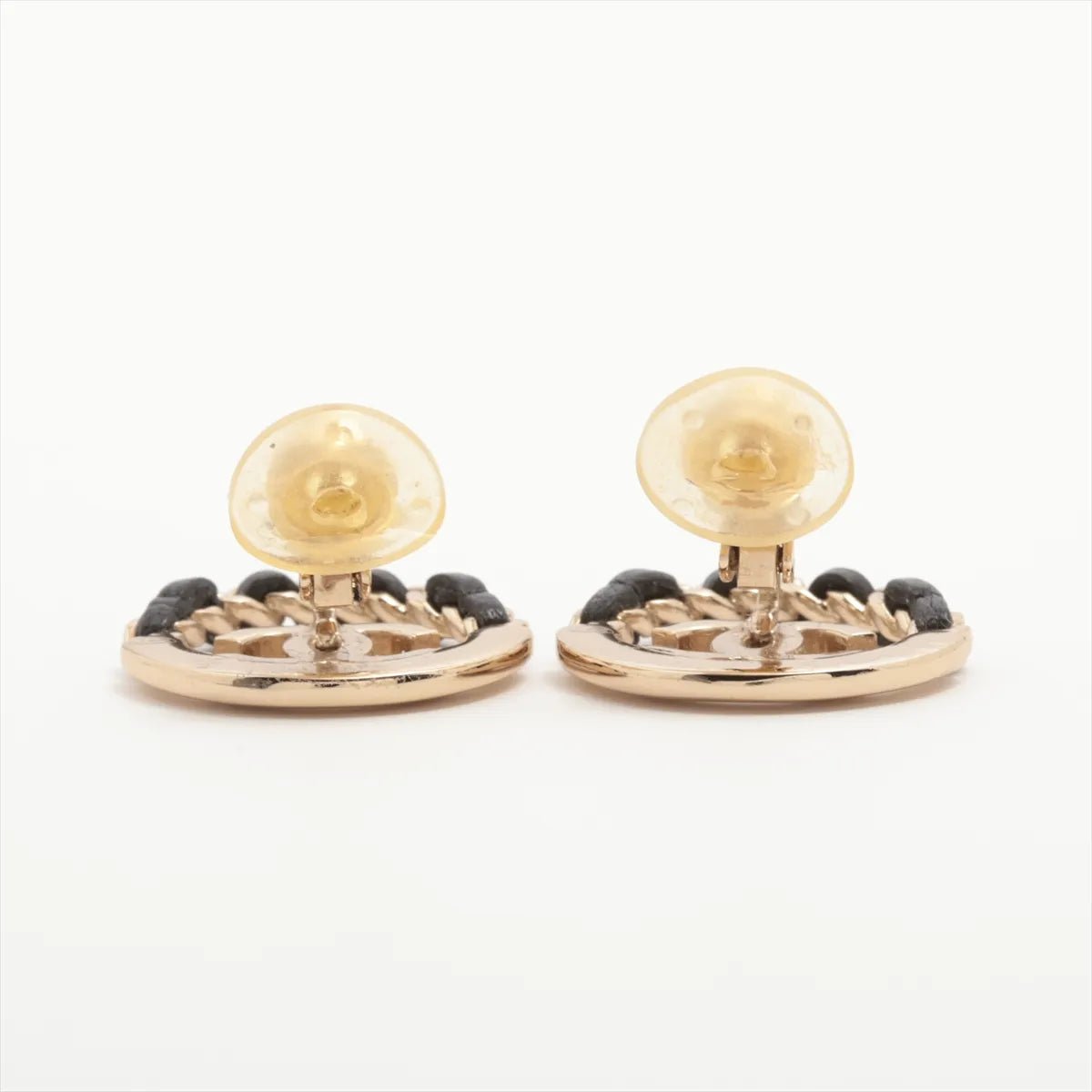 Chanel Orecchini CC Cerchio Chain Metallo Dorato e Pelle Nera – Mini - Etoilux