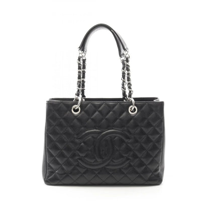 Chanel Grand Shopping Tote nera in pelle Caviar con catena argento e logo CC frontale.