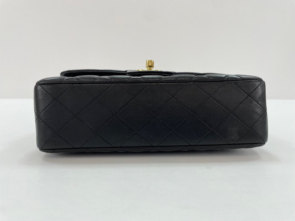 Chanel Borsa in Pelle Nera con Catena - Etoilux