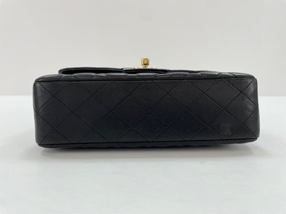 Chanel Borsa in Pelle Nera con Catena - Etoilux