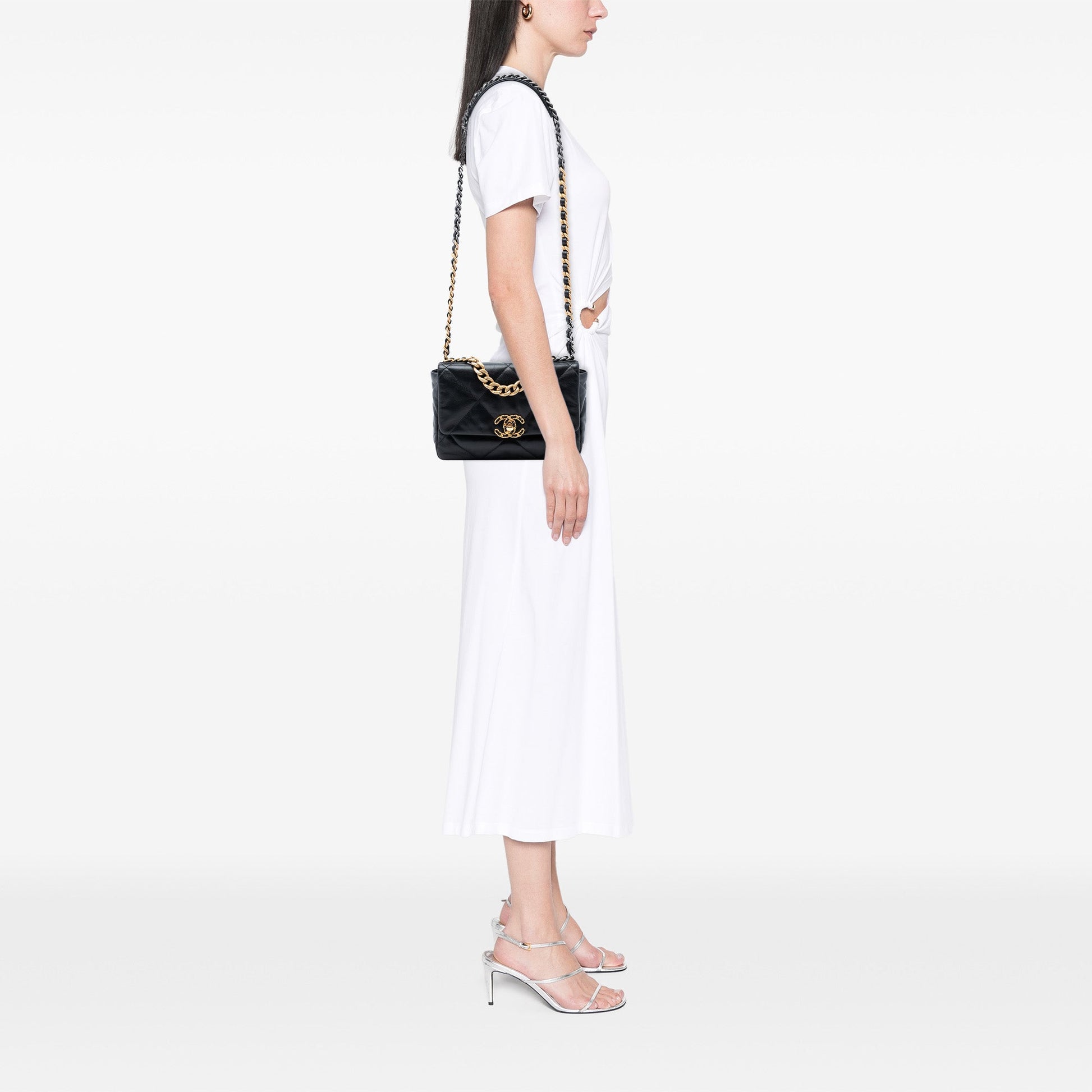 Chanel 19 Small Pelle di Agnello Nera 2019 – Hardware Trio – 25 cm - Etoilux