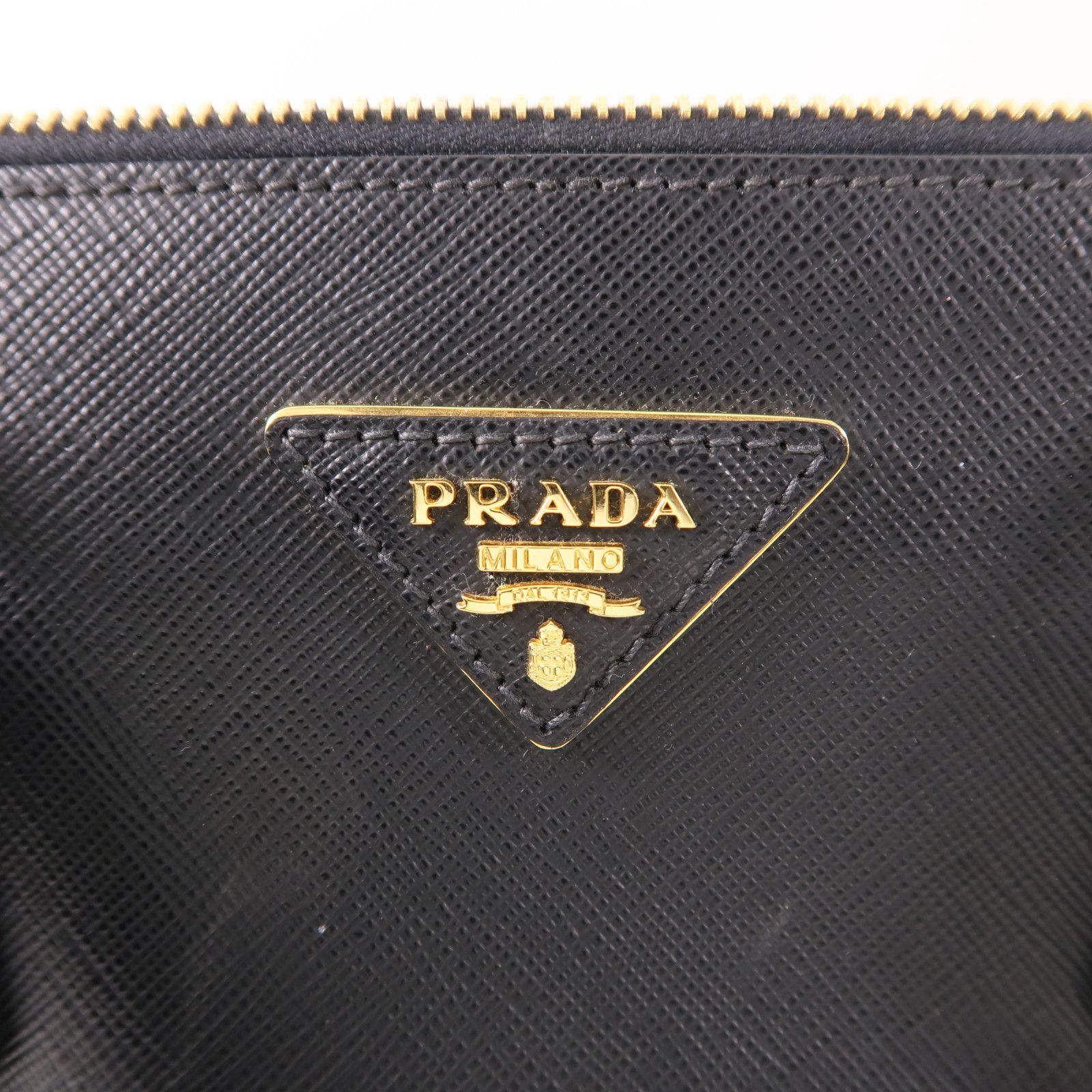 Prada Galleria Medium in Saffiano Nero con finiture dorate - Etoilux