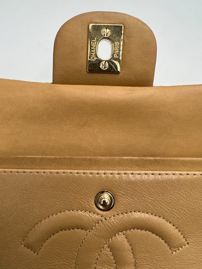 Chanel Classic Double Flap Medium Lambskin Camel Hardware Oro – 25 cm - Etoilux