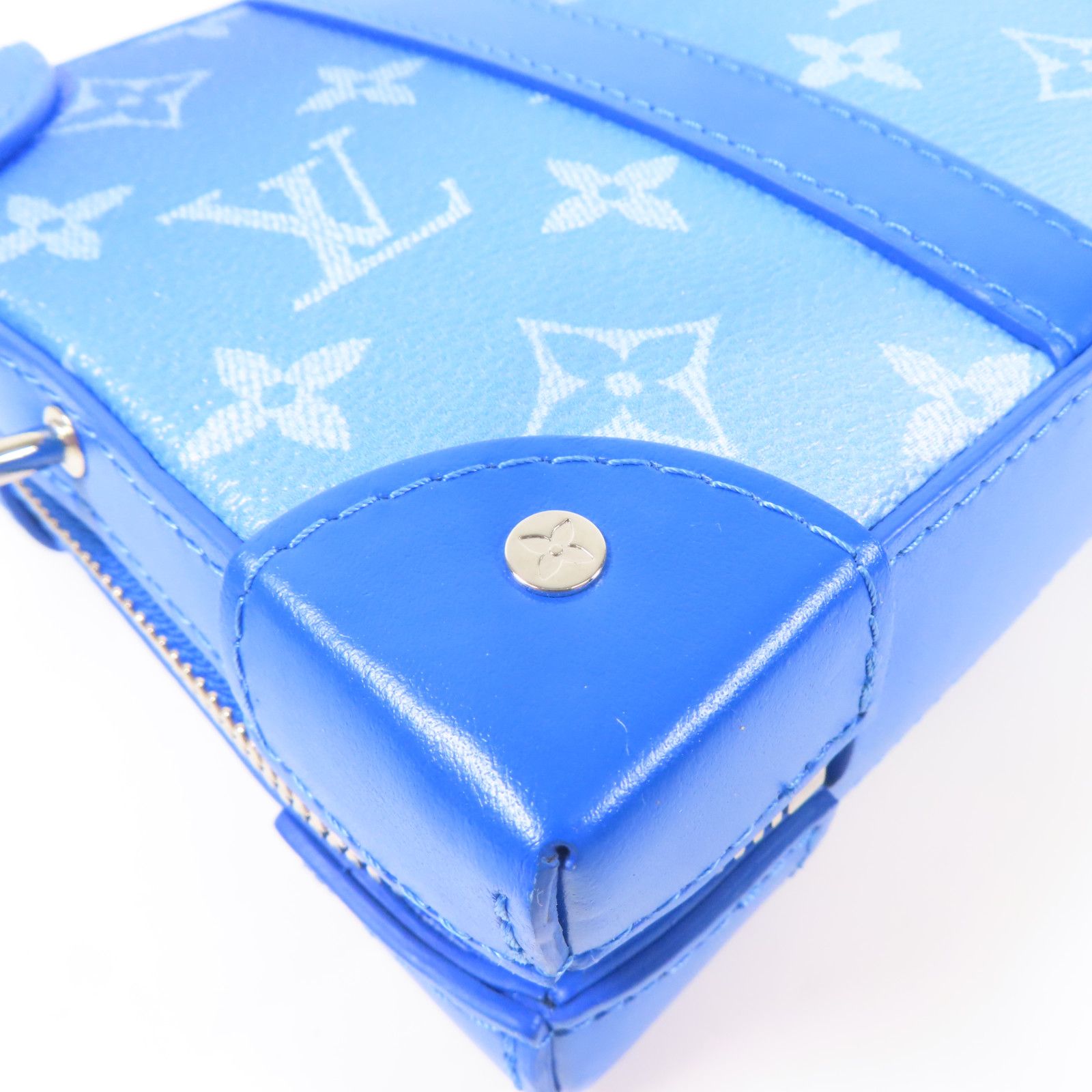 Louis Vuitton Soft Trunk Wallet Monogram Clouds AH2020 – 22,5 cm - Etoilux