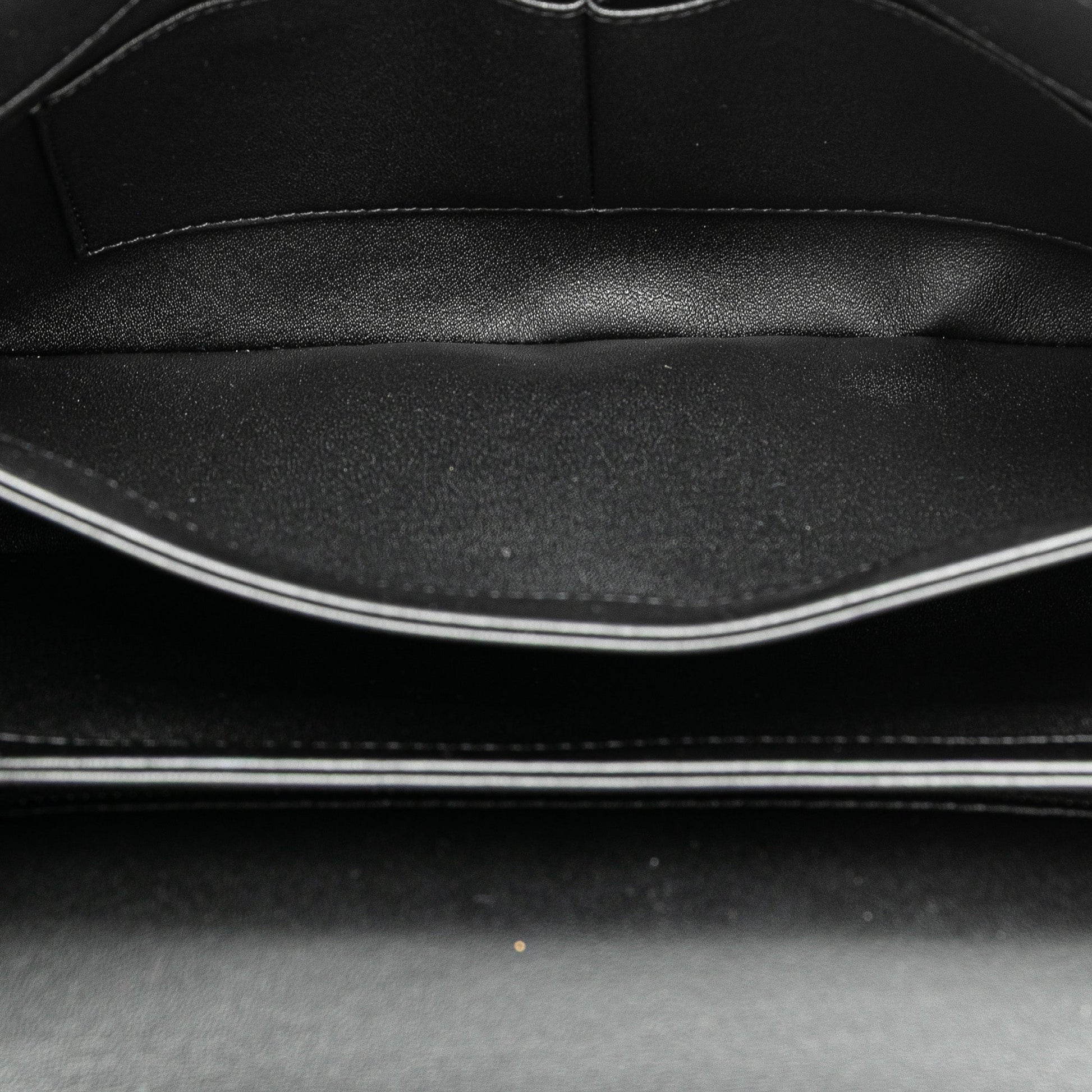 CHANEL Borsa a tracolla Trendy CC Flap in pelle di agnello media - Etoilux