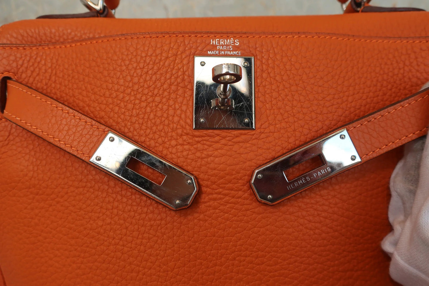 Hermès Kelly 28 Retourné Togo Orange Hardware Palladio 2004 - Etoilux