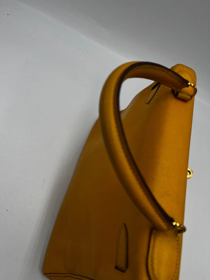 Hermès Kelly 32 Retourné Courchevel Jaune Hardware Dorato 1995 - Etoilux