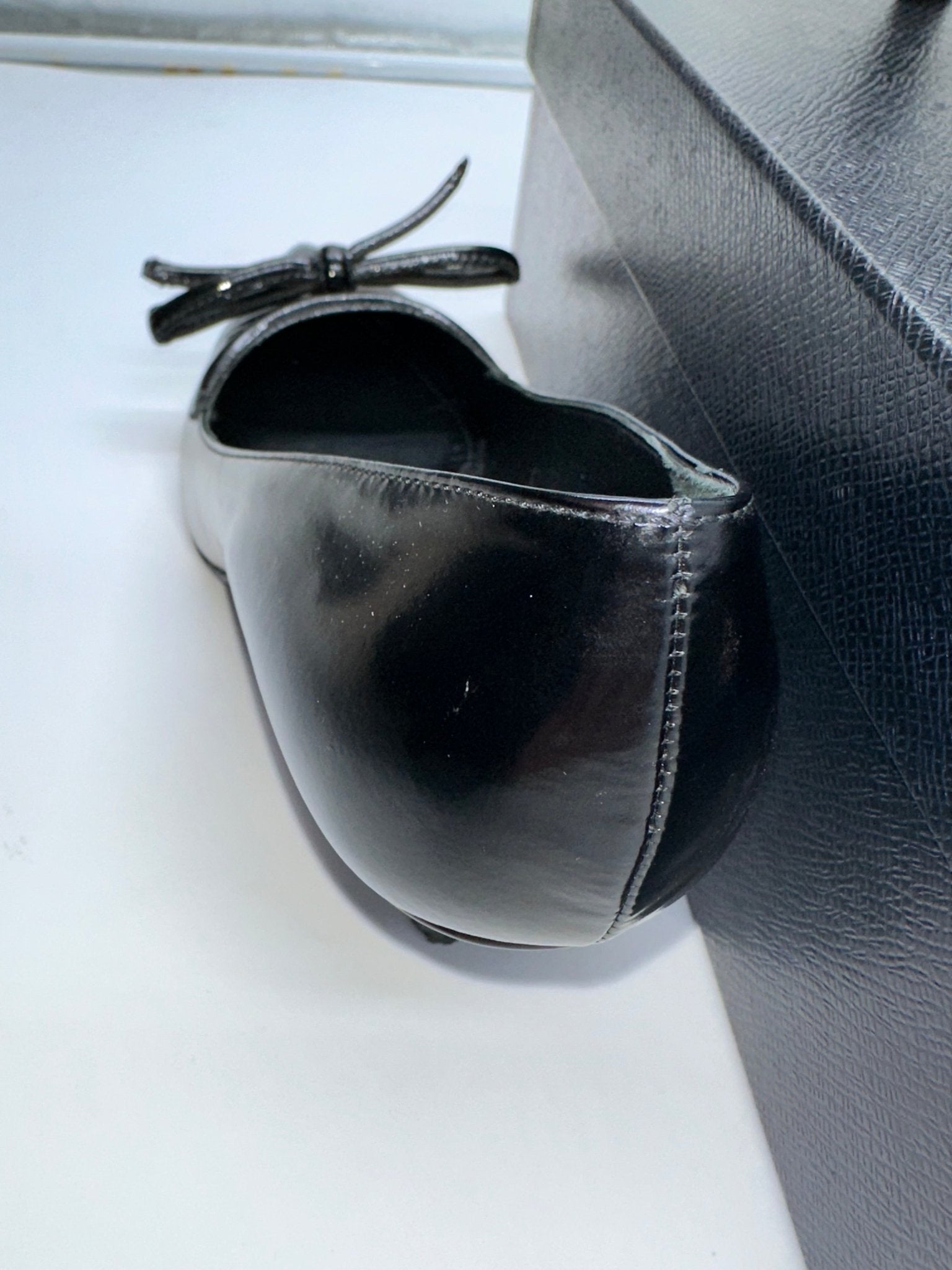 PRADA – Décolleté in Vernice Nera con Fiocco – Tacco Medio | Tg. 36,5 - Etoilux