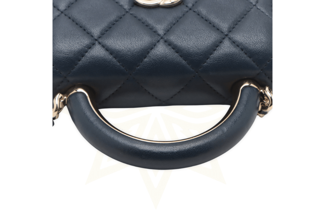 CHANEL Mini Handle Wallet on Chain in pelle trapuntata blu navy - Etoilux