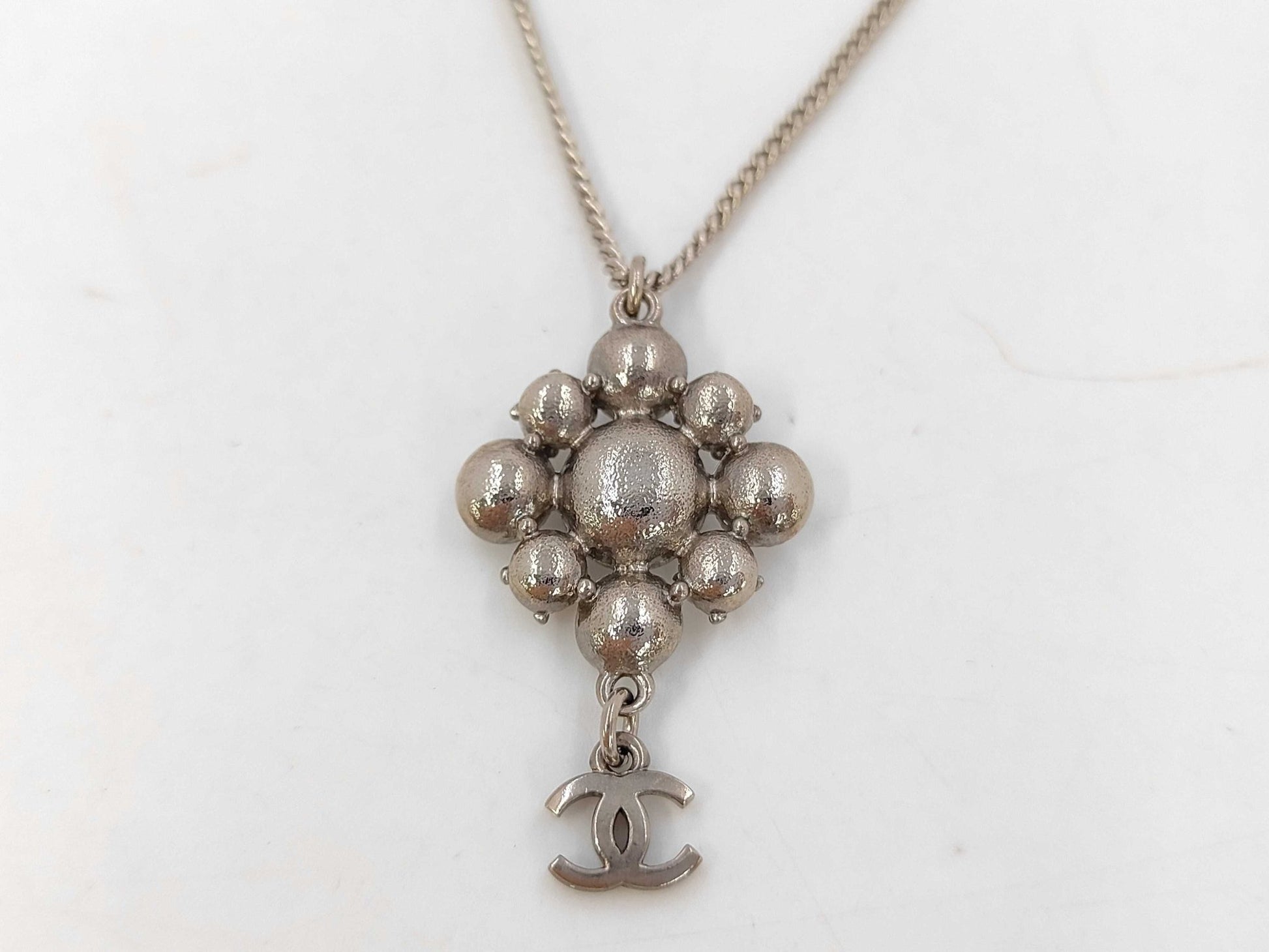 Chanel Collana Pendente Cristalli CC Argento – Catena 25 cm - Etoilux