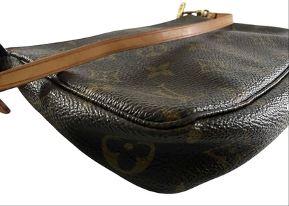 Louis Vuitton Pochette Accessoires Monogram Canvas 2002 – 20,5 cm - Etoilux