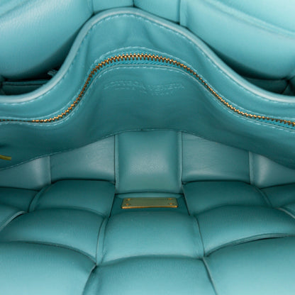 Bottega Veneta – Padded Cassette in pelle nappa blu con catena dorata – 18 x 26 x 6 cm - Etoilux