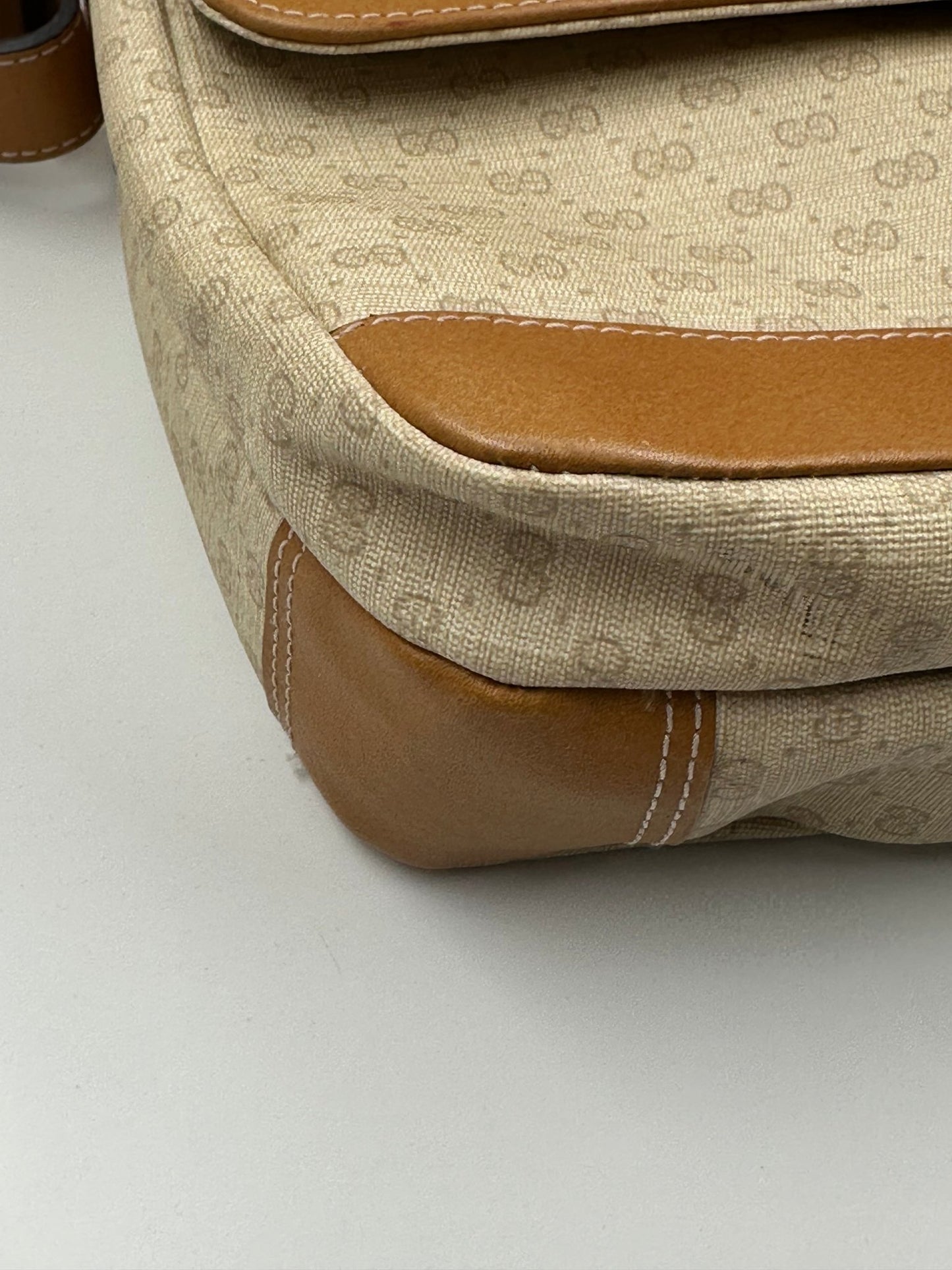Gucci Vintage Micro GG Canvas Crossbody Bag Beige – Anni '80 - Etoilux